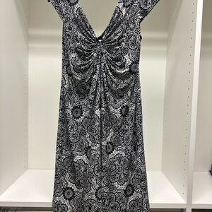 London Times Elegant, Shapely, and Slimming Black and White  Dress